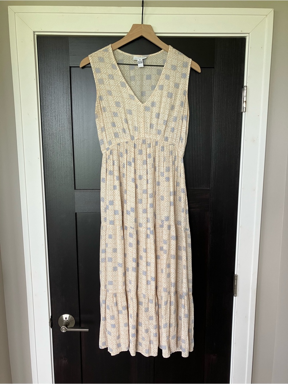 Sincerely Jules Sleeveless V-Neck Maxi Dress in Cream and Light Blue Geometric